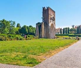 ARCO D'AUGUSTO APARTMENT