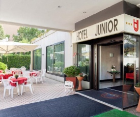 Hotel Junior